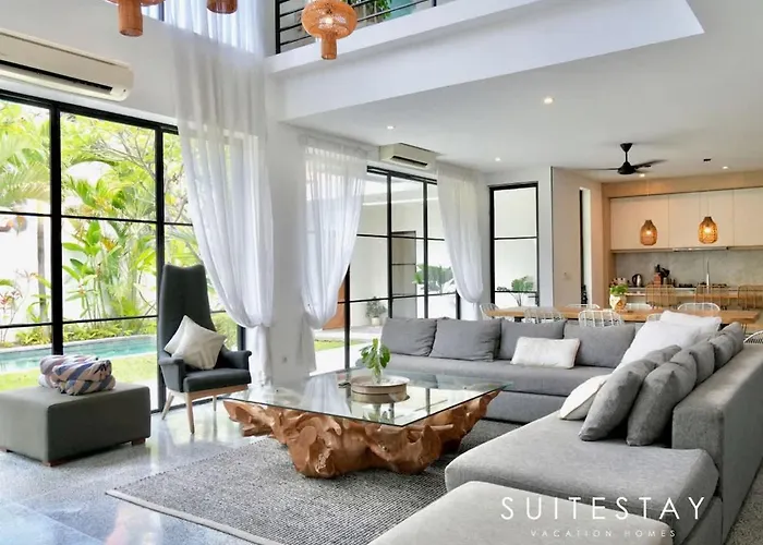 Stylish 4bed Luxury With Private Pool Access *