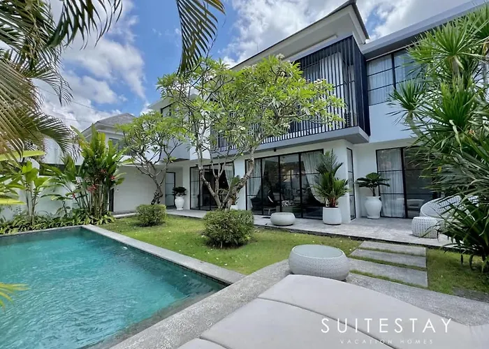 Stylish 4bed Luxury With Private Pool Access