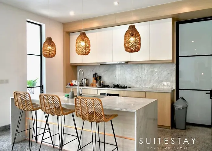 Stylish 4bed Luxury With Private Pool Access ヴィラ