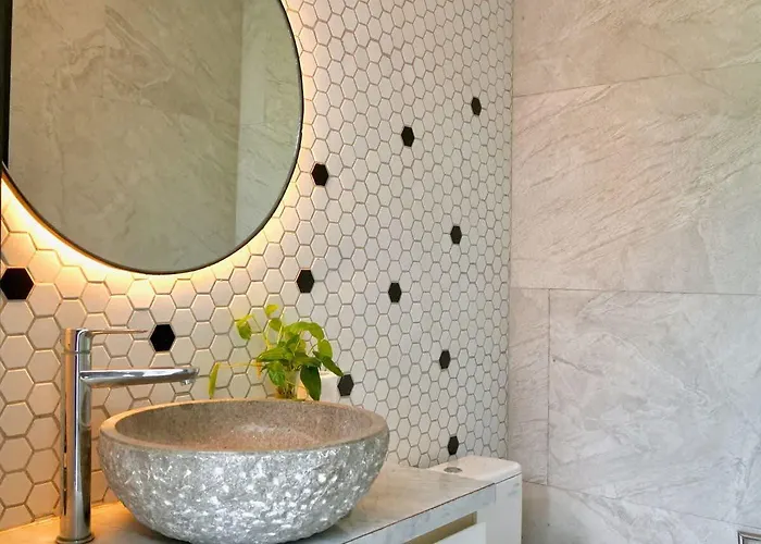Stylish 4bed Luxury With Private Pool Access *