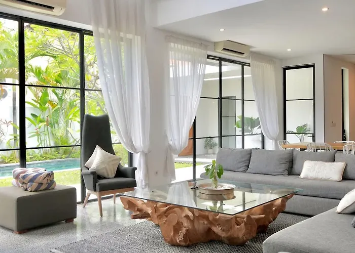Stylish 4bed Luxury With Private Pool Access