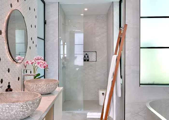 Stylish 4bed Luxury With Private Pool Access ヴィラ