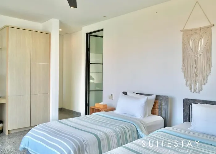 Stylish 4bed Luxury With Private Pool Access *