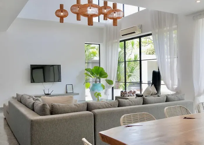 Stylish 4bed Luxury With Private Pool Access