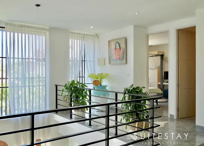 Stylish 4bed Luxury With Private Pool Access ヴィラ *